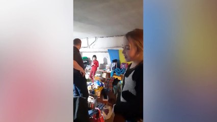 La emotiva interpretación de una niña ucraniana del tema de 'Frozen' en un búnker de Kyiv
