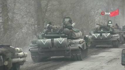 Rus tankı Sovyetler Birliği bayrağı astı