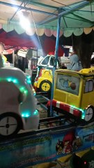 Hanum naik odong-odong