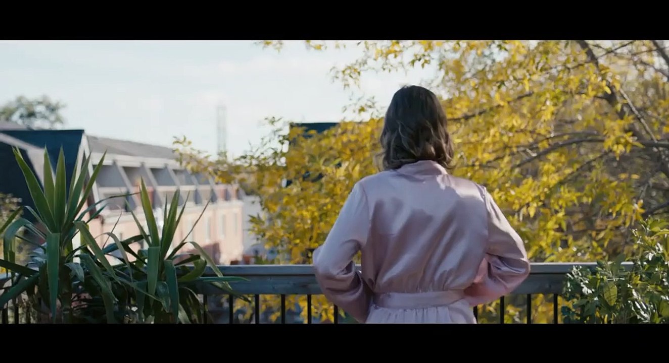 Below Her Mouth Trailer (2) OmU