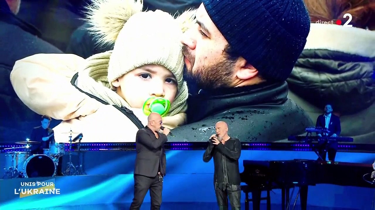 Pascal Obispo et Florent Pagny chantent "Y'a pas un homme qui soit né pour ça" en duo