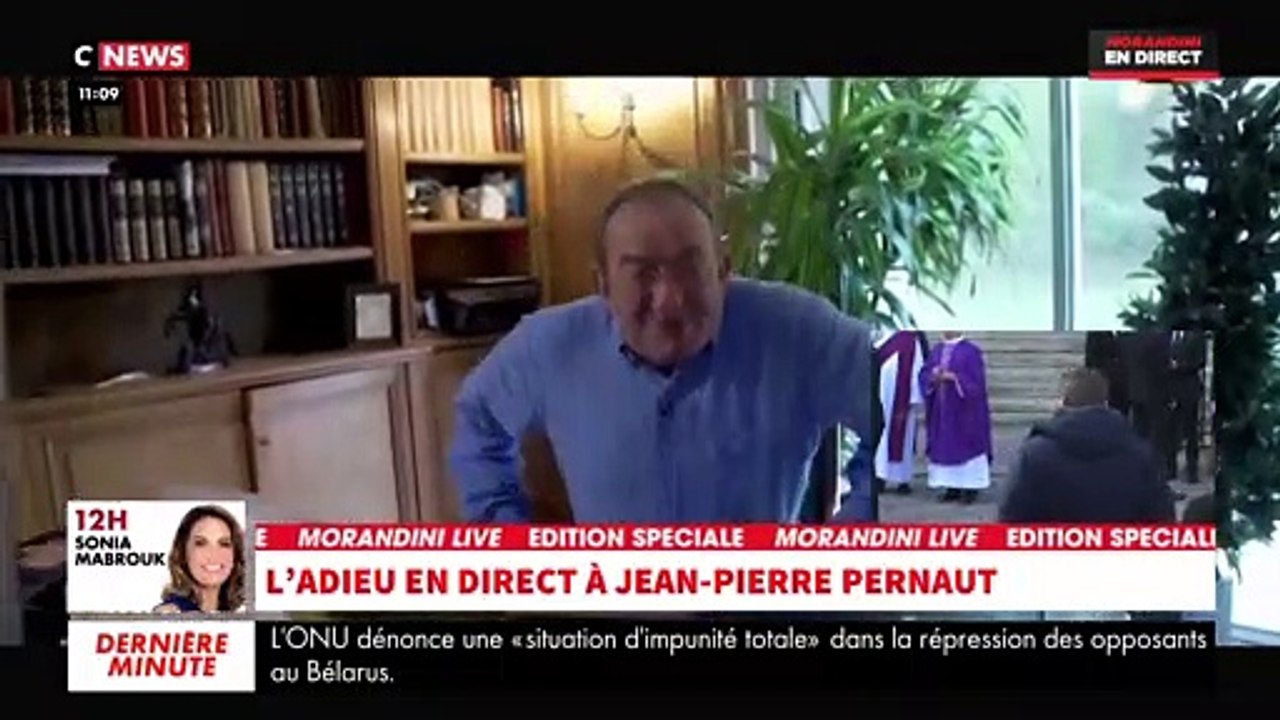 Obsèques de Jean-Pierre Pernaut: Les images très émouvantes du cercueil du journaliste qui entre dans la basilique Saint-Clotilde sous les applaudissements du public - VIDEO