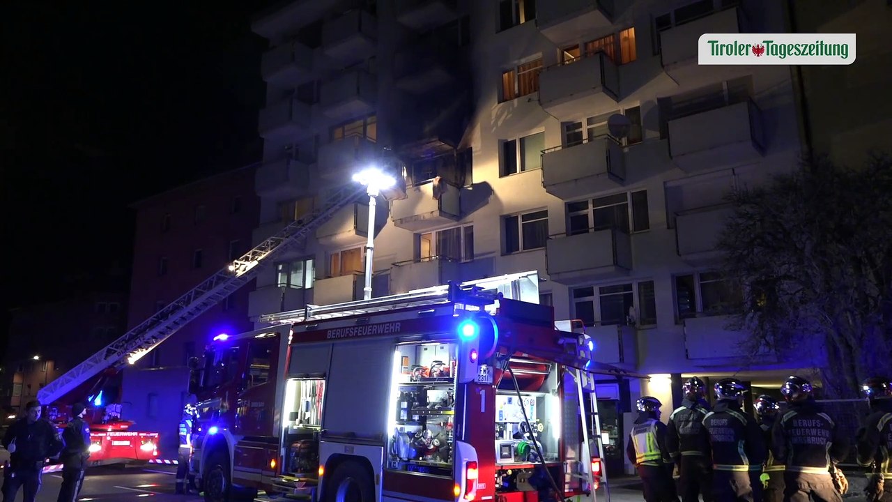 Fünf Menschen nach Wohnungsbrand in Innsbruck in Klinik eingeliefert