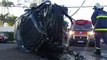 Grave acidente é registrado no Bairro Country; Caminhonetes e poste ficam destruídos