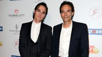VOICI : Anthony Delon pleure la mort d'un célèbre ami, son demi-frère Alain-Fabien réagit