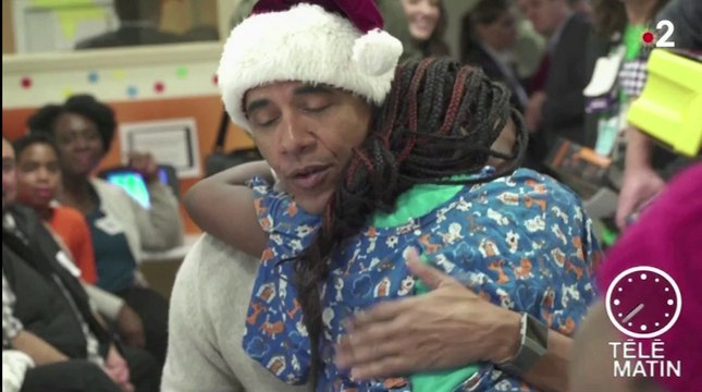 Zapping du 21/12 : Barack Obama joue les Père-Noël surprise
