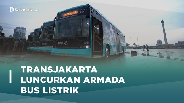 Kurangi Emisi Karbon, Bus Listrik Transjakarta Hadir di Ibu Kota | Katadata Indonesia
