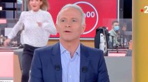 En retard, Alix Bouilhaguet arrive en courant pour la matinale de Franceinfo : Samuel Etienne éclate de rire !
