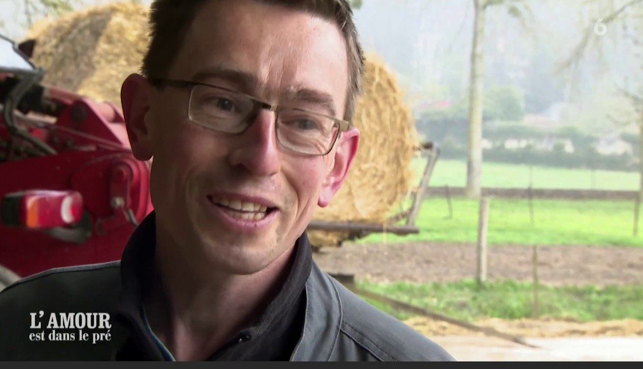 Zapping du 02/11 : L'amour est dans le pré : Hervé et Stéphanie font le bilan de leur première nuit ensemble...
