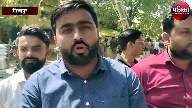 EVM की देखभाल में लगे सपा कार्यकर्ता, प्रशासन ने कहा...