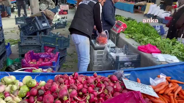 Niğdeli pazarcı: Bir kadın bana 'çocuğumun kumbarasını bozdurdum, pazara çıktım' dedi