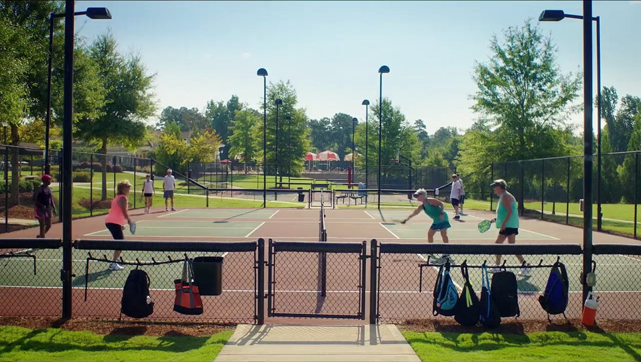 Dancing Queens Trailer DF