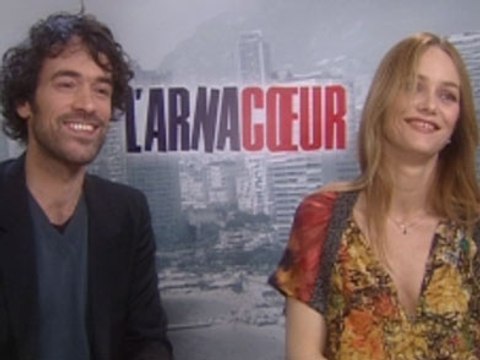 Regardez,Vanessa Paradis taquiner Romain Duris !