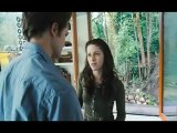 VIDEO PUBLIC : Roberts Pattinson se rend sur le tournage du deuxième volet de Twilight !