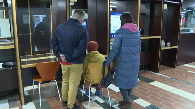 Residentes ucranianos ayudan a sus compatriotas con los trámites de empadronamiento