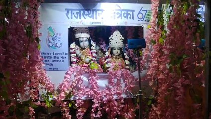 Selfie- ठाकुरजी ने 'मैं भी पत्रिका सेल्फी बूथ' में ली सेल्फी, देखें वीडियो