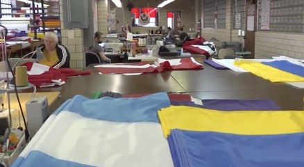 Warga AS Tunjukkan Solidaritas terhadap Ukraina: Borong Bendera Biru Kuning