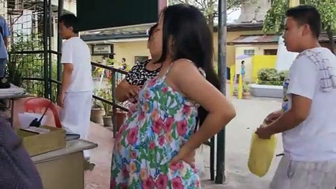 Motherland Trailer OmU