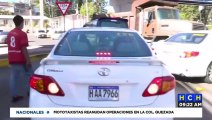 ¡Pudo ser tragedia! Volqueta remolcada desacopla o por poco aplasta a taxista en la capital