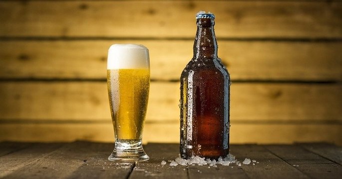 Consommer deux bières ou deux verres de vin par jour ferait vieillir votre cerveau de dix ans