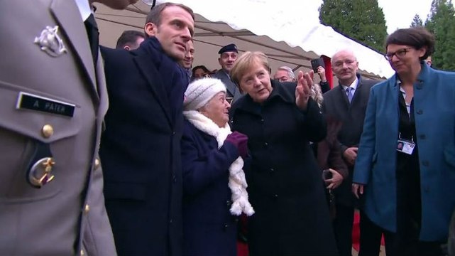 Une dame agée confond Angela Merkel avec Brigitte Macron