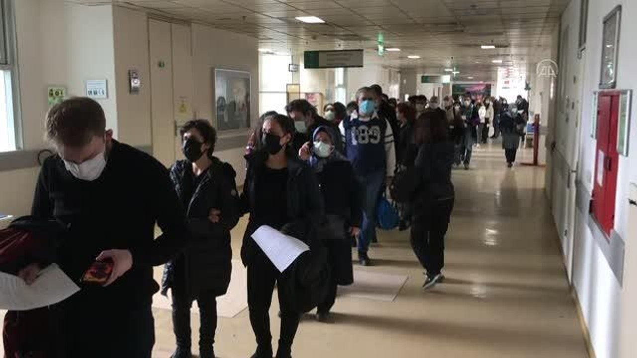 Koronavirüs Bilim Kurulu Üyesi Şener'den yeni varyantlara karşı aşılama uyarısı Açıklaması