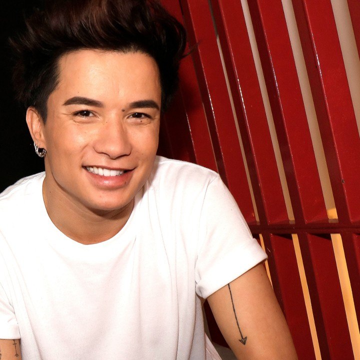 VOICI SOCIAL : Loana très déçue par son relooking dans Incroyables transformations : Nicolas Waldorf se moque de la star de Loft Story (1)