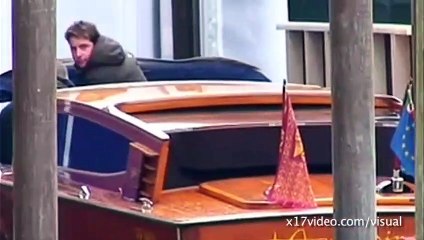 Brad Pitt et ses enfants en vaporetto