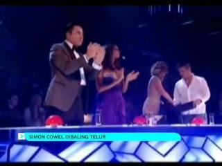 Simon Cowel dibaling telur