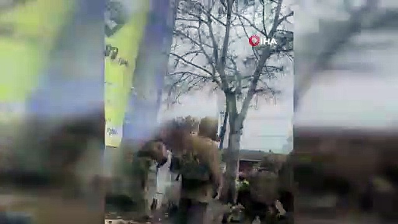 Ukrayna askerlerine yönelik roket saldırısı saniye saniye görüntülendi