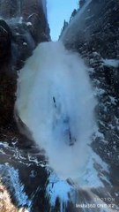 Leland Nisky pris dans une avalanche lors d'une escalade