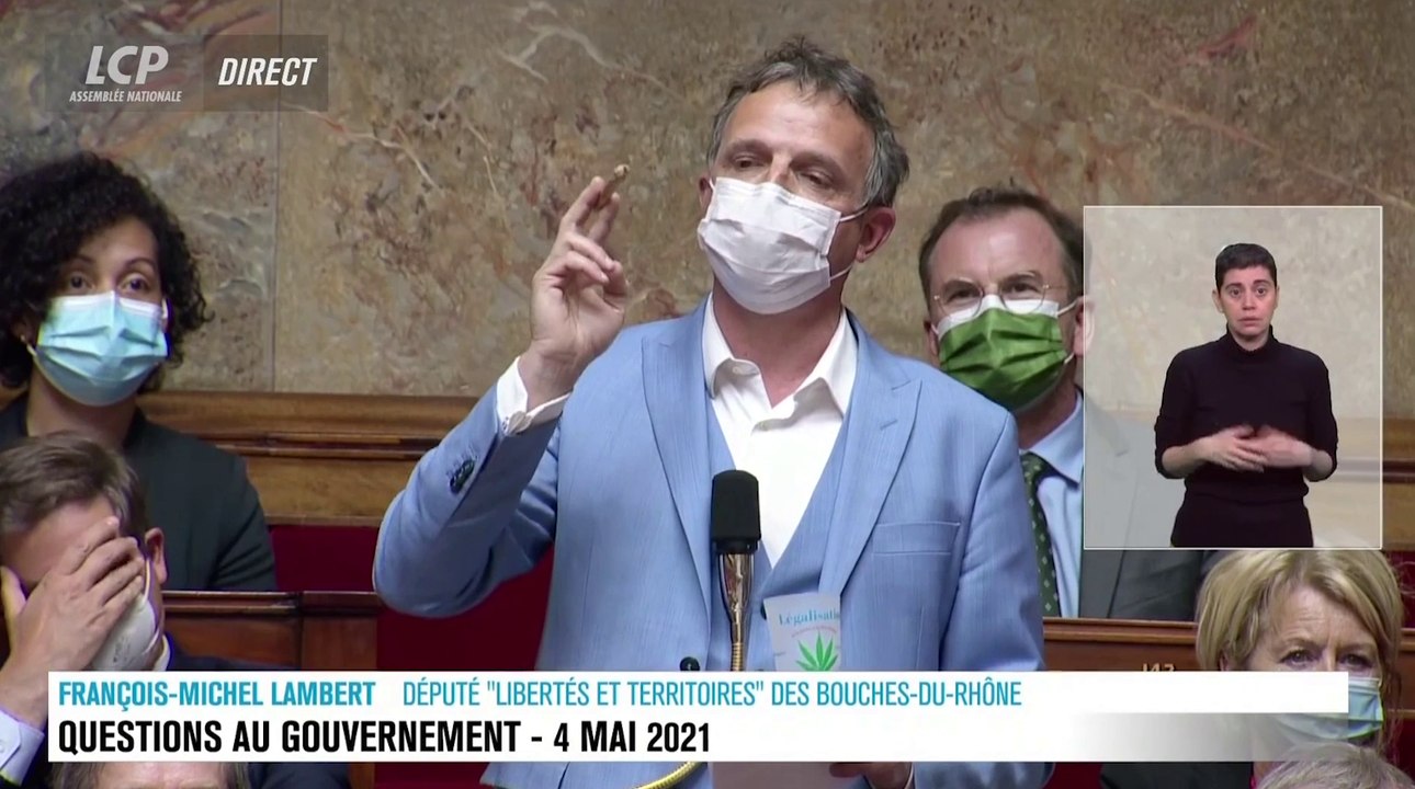 Zapping du 05/05 : Un député sort un joint en pleine séance à l'Assemblée Nationale
