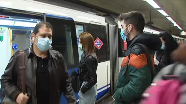 La prudencia se impone en la eliminación de la mascarilla en interiores