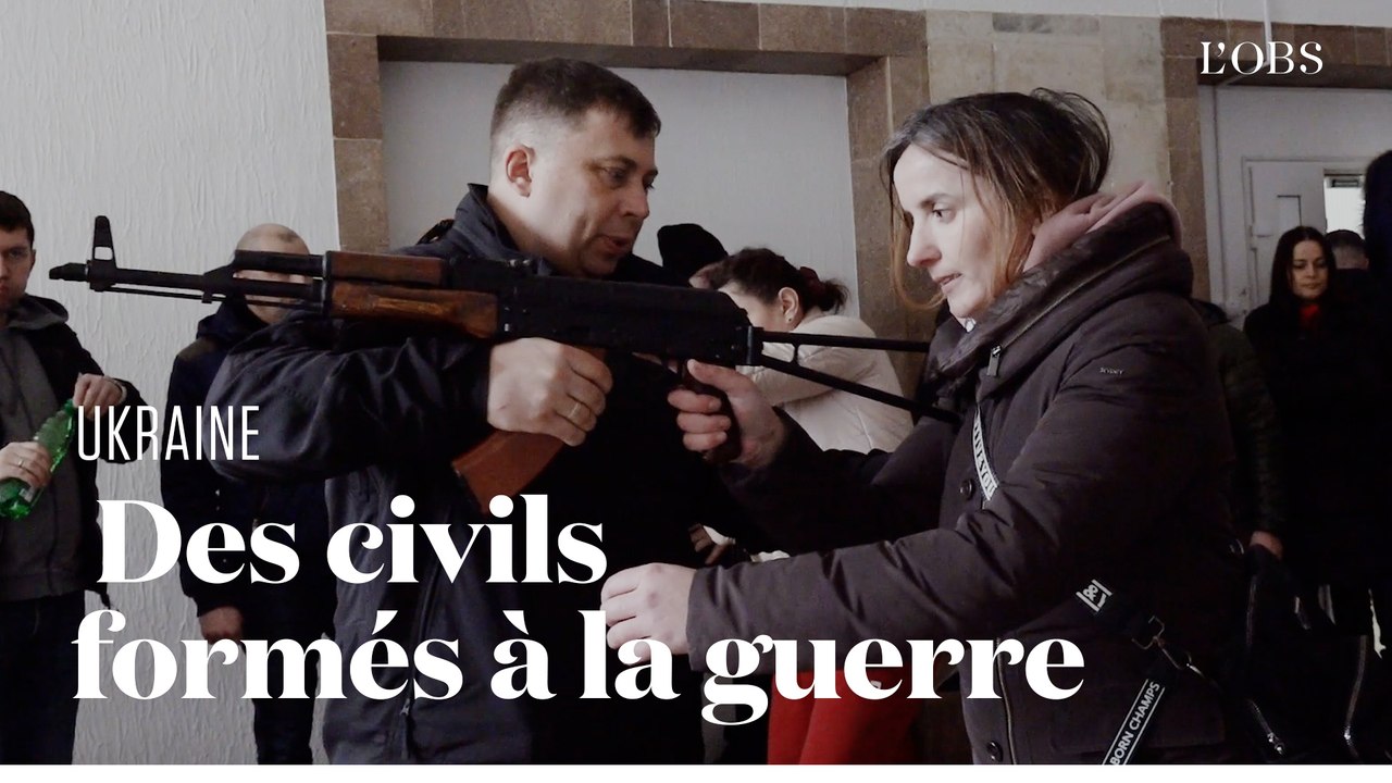 Guerre en Ukraine : avec des civils qui apprennent à manier à des armes