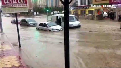 Osmaniye'de kuvvetli sağanak, sel ve su baskınlarına neden oldu