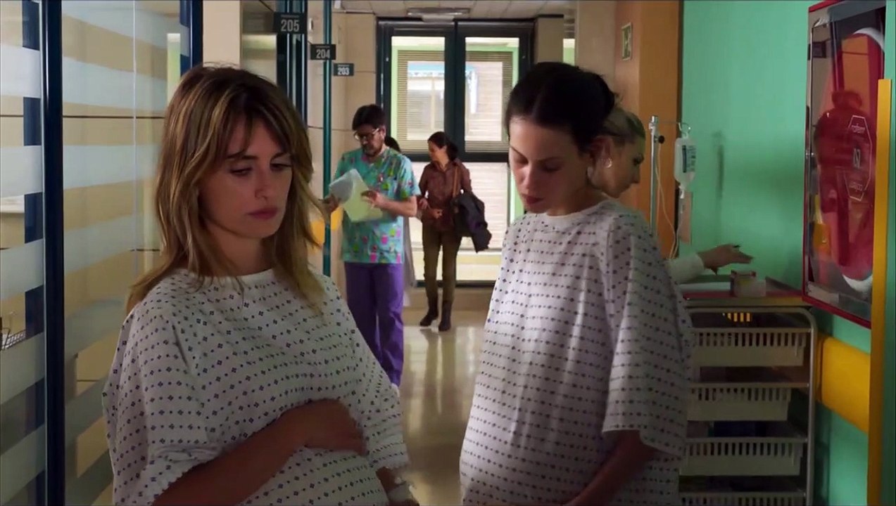 Parallele Mütter Trailer DF