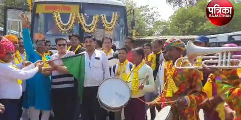 फूलों से सजाई रोडवेज बस, खाटू श्यामजी के लिए बैण्ड बाजे से दी रवानगी