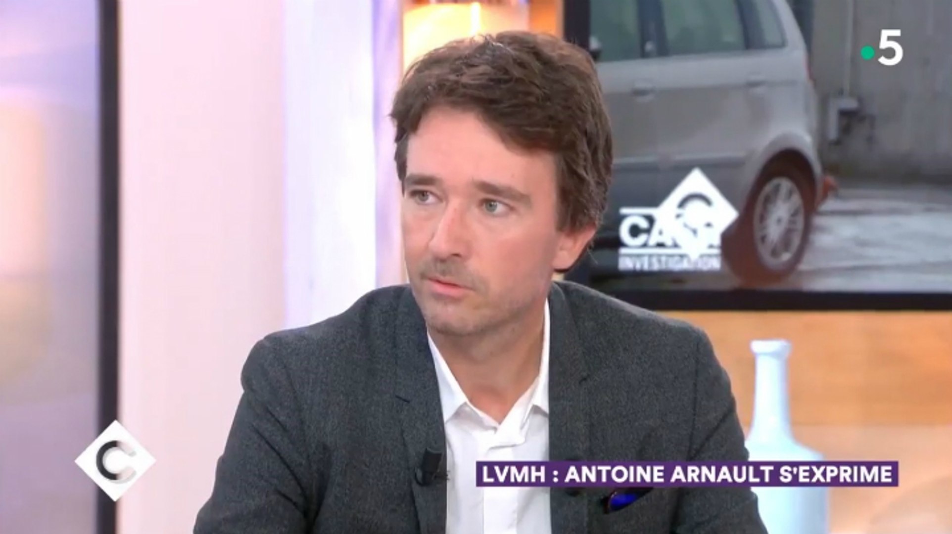 INVITÉ RTL - LVMH : Un employé gagne en moyenne 52.000 euros par an,  explique Antoine Arnault