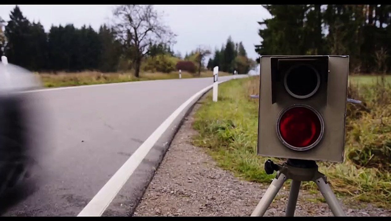 Spätzle Arrabiata - oder eine Hand wäscht die andere Trailer DF