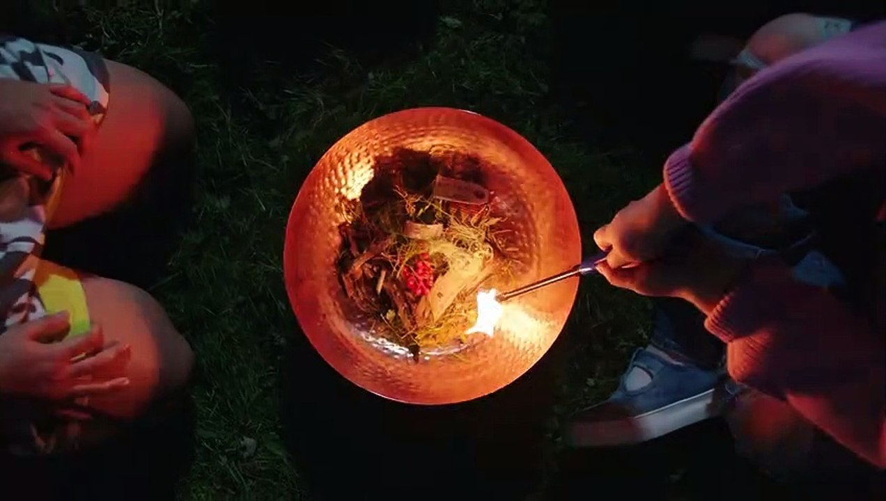 Astrid & Lilly Save The World Trailer OV