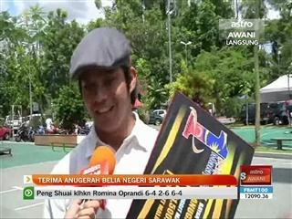 Noh Hujan terima Anugerah Belia Sarawak