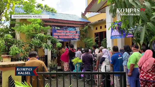 Demi Minyak Goreng Murah, Para Ibu di Banjarmasin Rela Antre Panjang