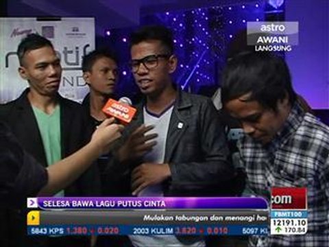 Motif Band selesa bawa lagu putus cinta