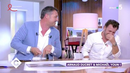 Michaël Youn et Arnaud Ducret hilares dans "C à Vous"