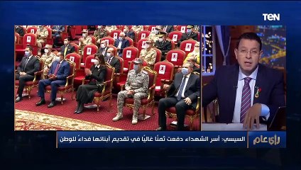 لقطة اليوم.. لحظة استقبال الرئيس السيسي للأم المثالية لأسر الشهداء
