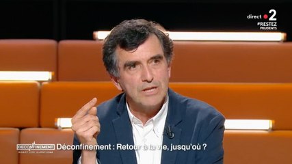 "Tout nous dit qu’une deuxième vague est possible" : l'alerte d'un épidémiologiste face à Michel Cymes