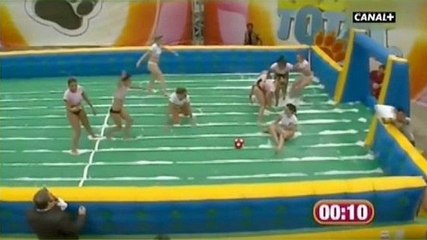 Zapping Sport 06/04 : du football féminin en milieu humide !