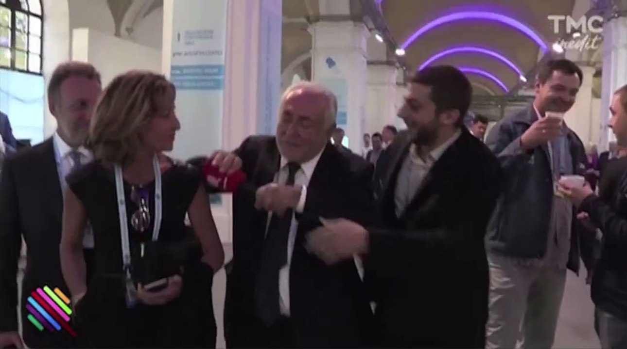 Le zapping du 21/09 : Enervé, DSK brise le micro d’un journaliste