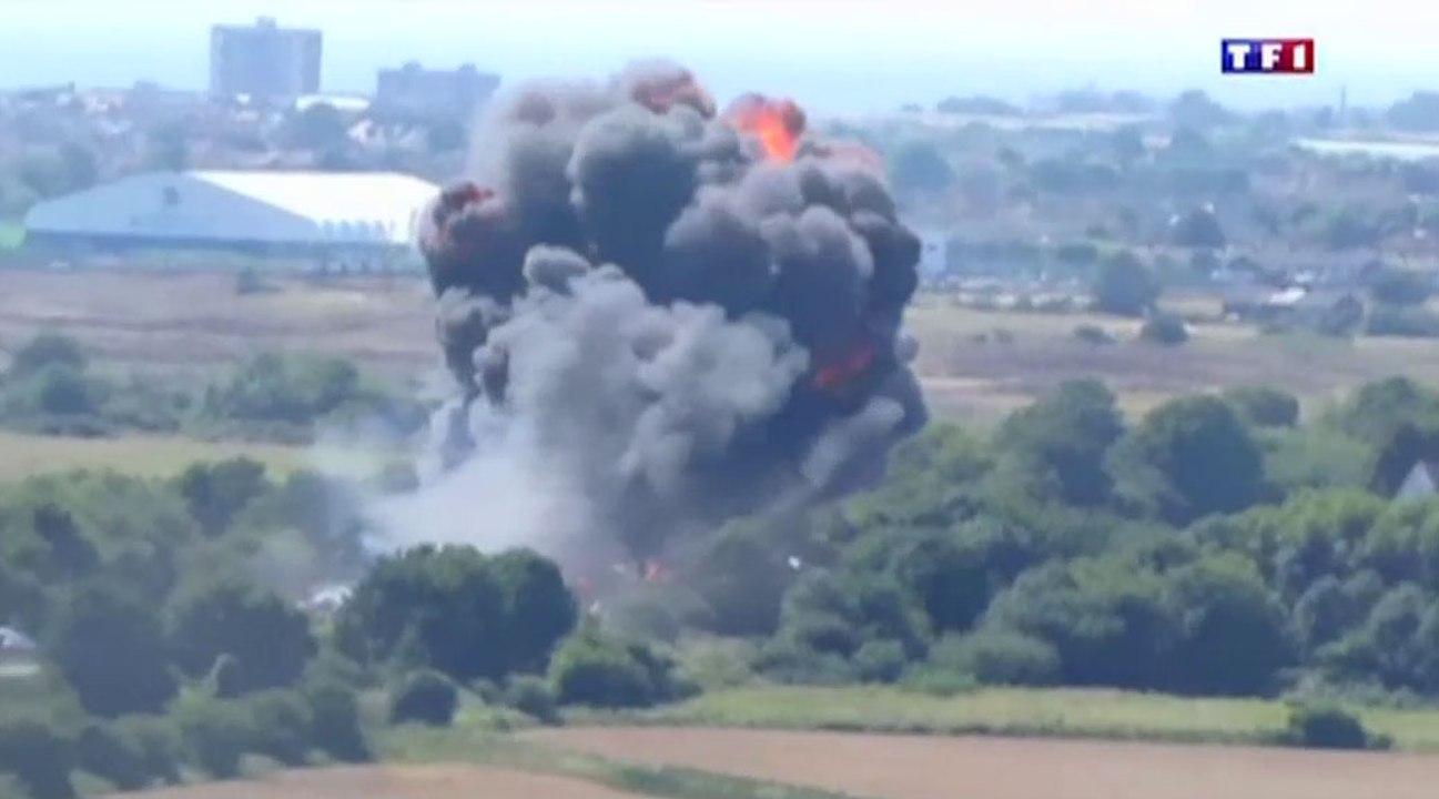 Le zapping du 24/08 : Royaume-Uni :  Crash d’un avion lors d’un meeting aérien