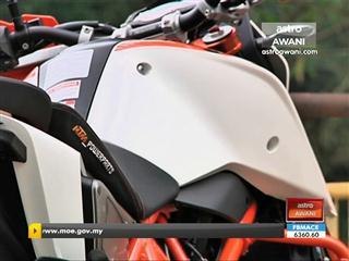Fast and flickable. The KTM 690 Duke R